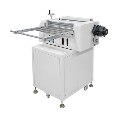 Machine automatique de découpe de bande de caoutchouc en silicone solide